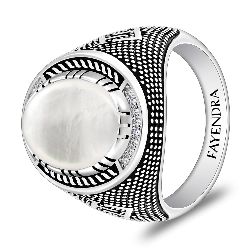 خاتم رجالي من الفضة الخالصة عيار 925 مطلي روديوم و اسود مرصع احجار صدف ابيض كابشون و فص ابيض