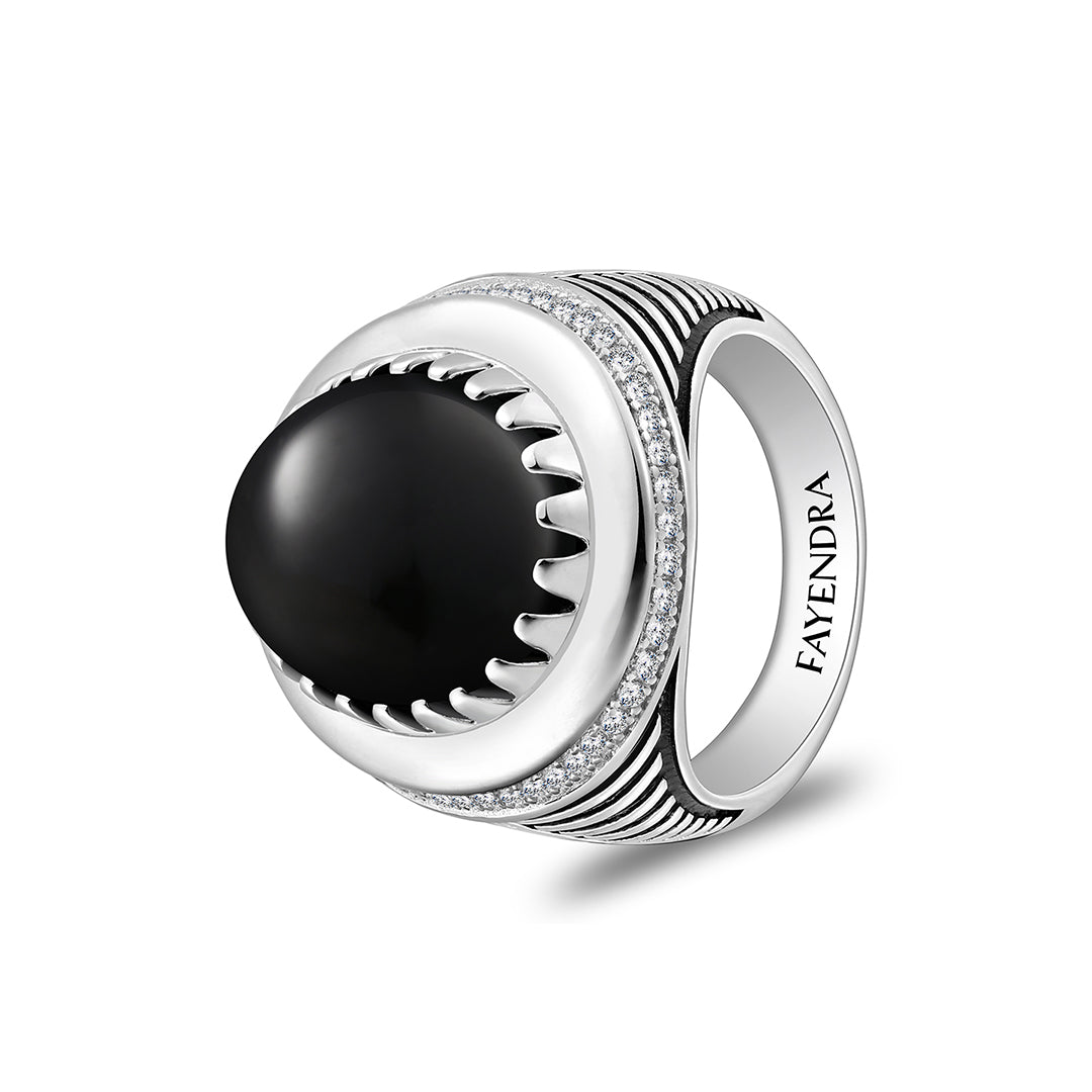 خاتم رجالي من الفضة الخالصة عيار 925 مطلي روديوم و اسود مرصع احجار عقيق اسود طبيعي كابشون و فص ابيض