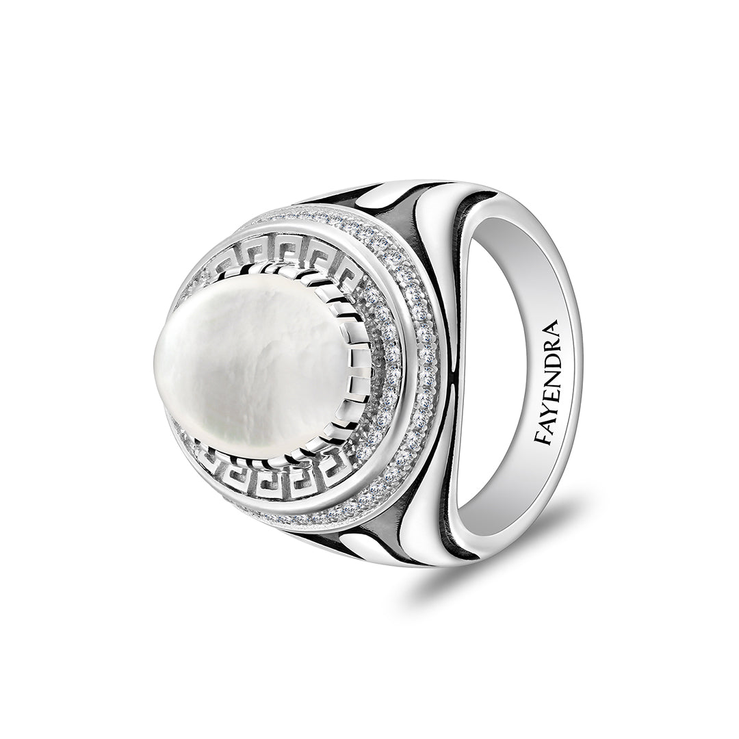 خاتم رجالي من الفضة الخالصة عيار 925 مطلي روديوم و اسود مرصع احجار صدف ابيض كابشون و فص ابيض