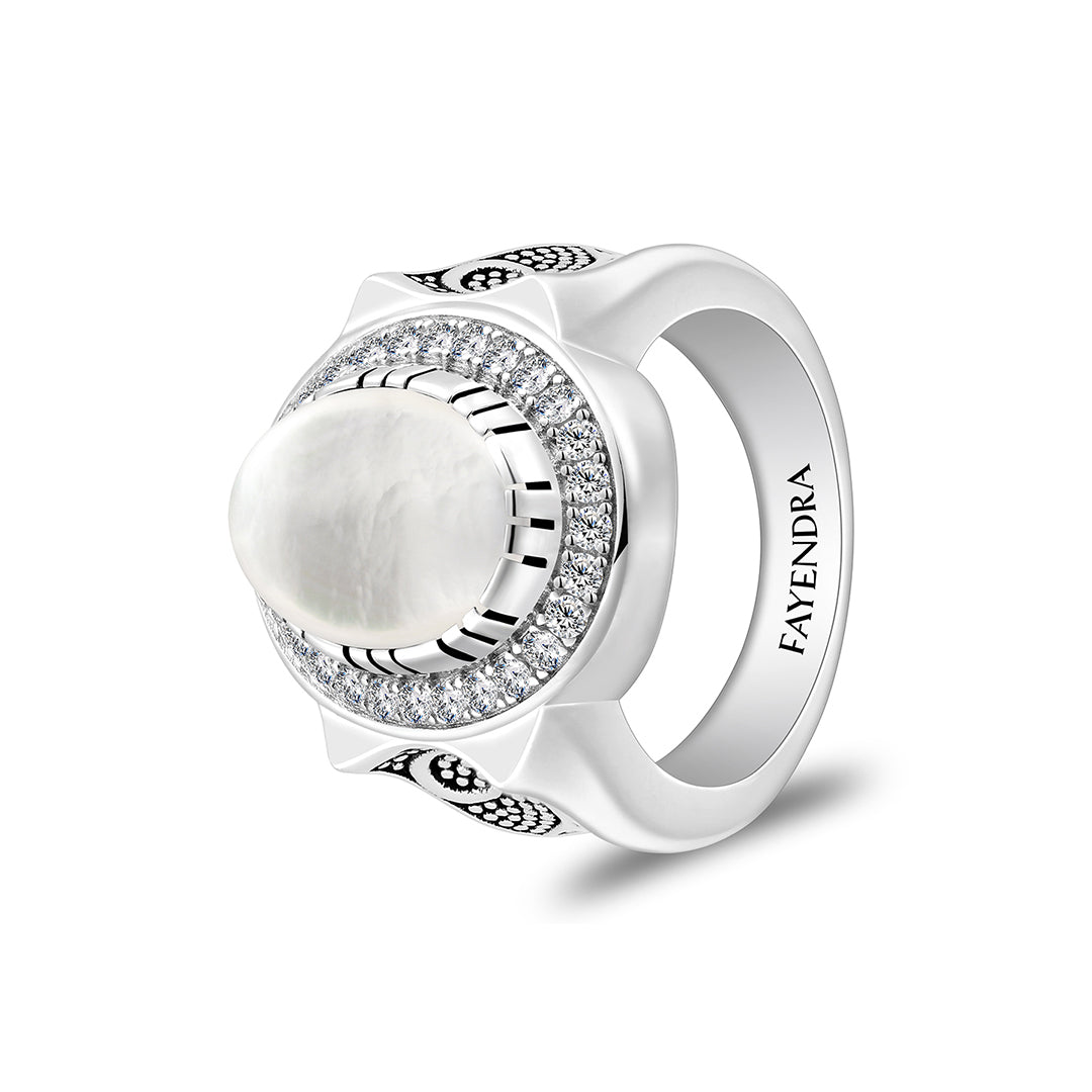 خاتم رجالي من الفضة الخالصة عيار 925 مطلي روديوم و اسود مرصع احجار صدف ابيض كابشون و فص ابيض