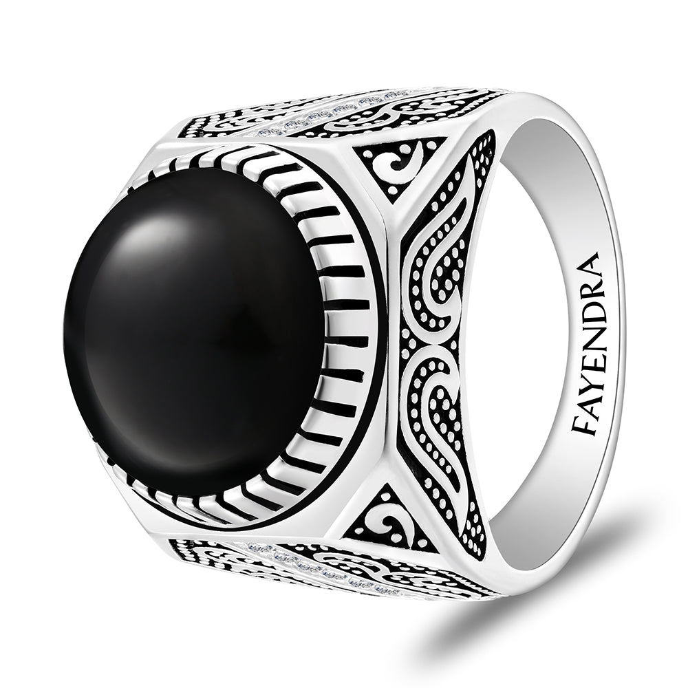 خاتم رجالي من الفضة الخالصة عيار 925 مطلي روديوم و اسود مرصع احجار عقيق اسود طبيعي كابشون و فص ابيض