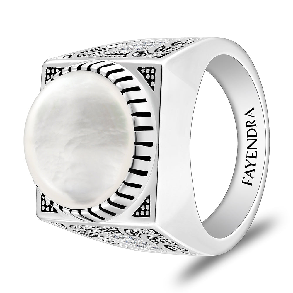 خاتم رجالي من الفضة الخالصة عيار 925 مطلي روديوم و اسود مرصع احجار صدف ابيض كابشون و فص ابيض