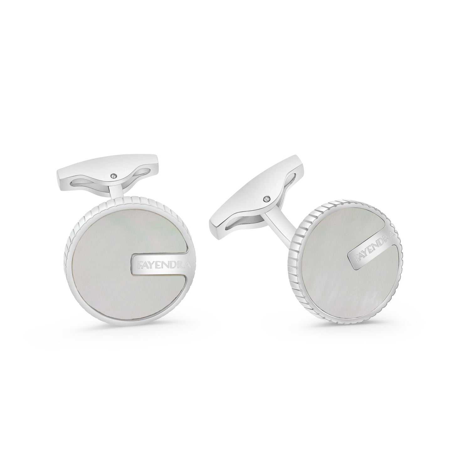 كبك ستانلس ستيل لون فضي و احجار صدف ابيض عيار L316