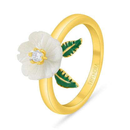 خاتم من الفضة الخالصة عيار 925 مطلي ذهبي مرصع صدف ابيض و انيميل اخضر و فص ابيض